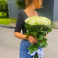 Букет із 15 білих троянд
