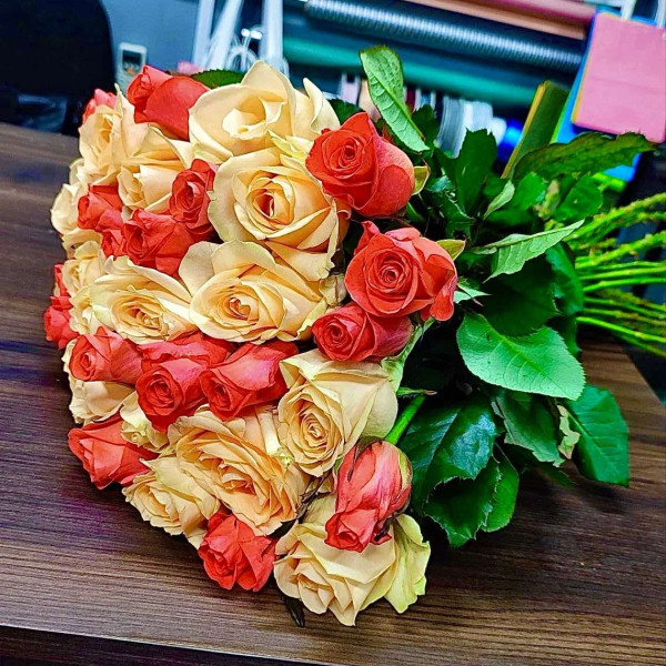 Букет із 21 троянди Піч аваланч та Вав