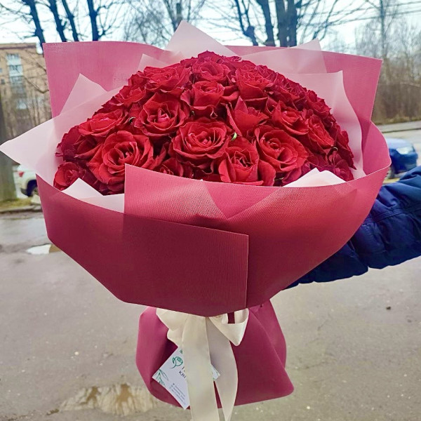 Букет із 35 червоних троянд "Ever red"
