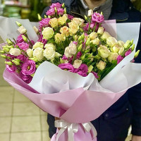 Букет із 21 різнокольорової еустоми