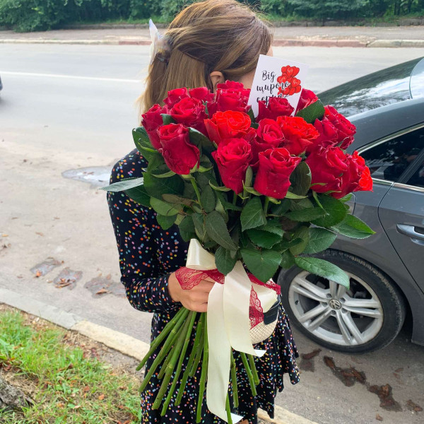 Букет із 19 червоних троянд Red Torch