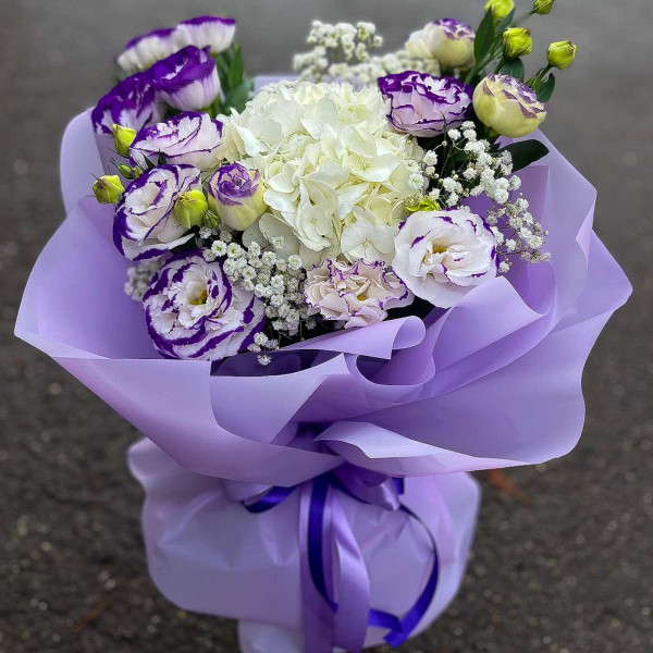 Букет із гортензії та еустоми