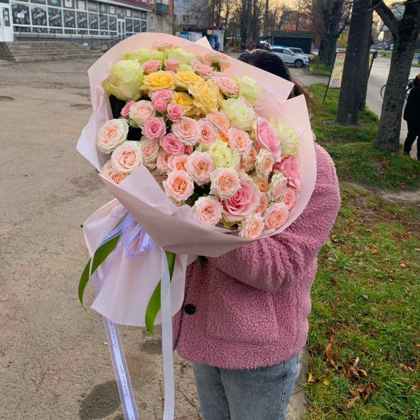 Букет із кущової троянди "Спалах"