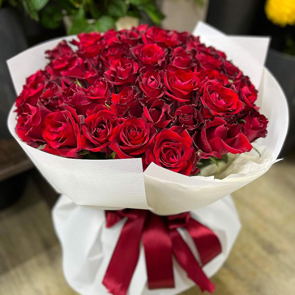 Букет із 51 червоної троянди Ever red