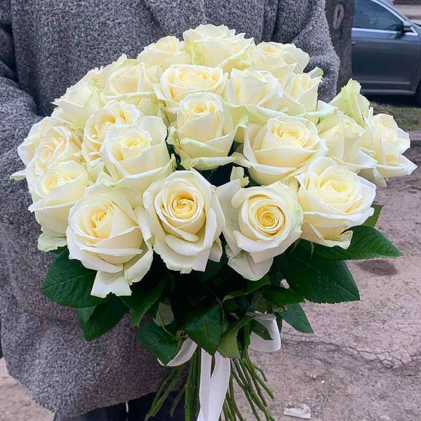 Букет із 21 білої троянди Аваланч
