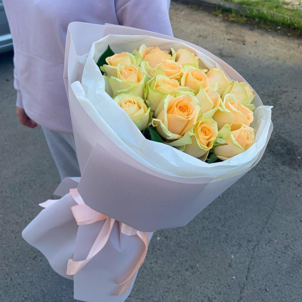 Букет із 15 троянд Peach avalanche